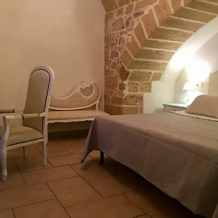 Palazzo Saraceno 3* טאראנטו