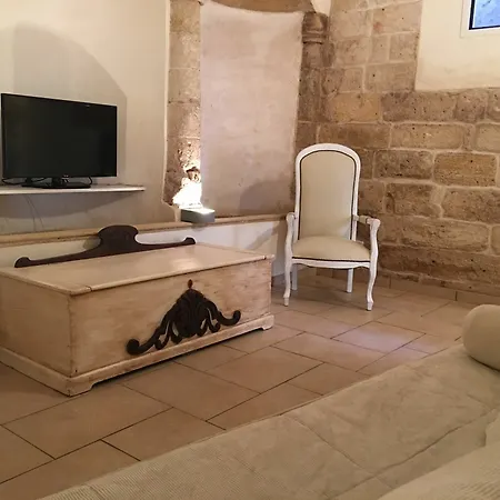 Palazzo Saraceno מלון 3*